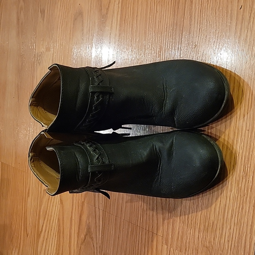 Indigo Rd. Booties size 6.5M